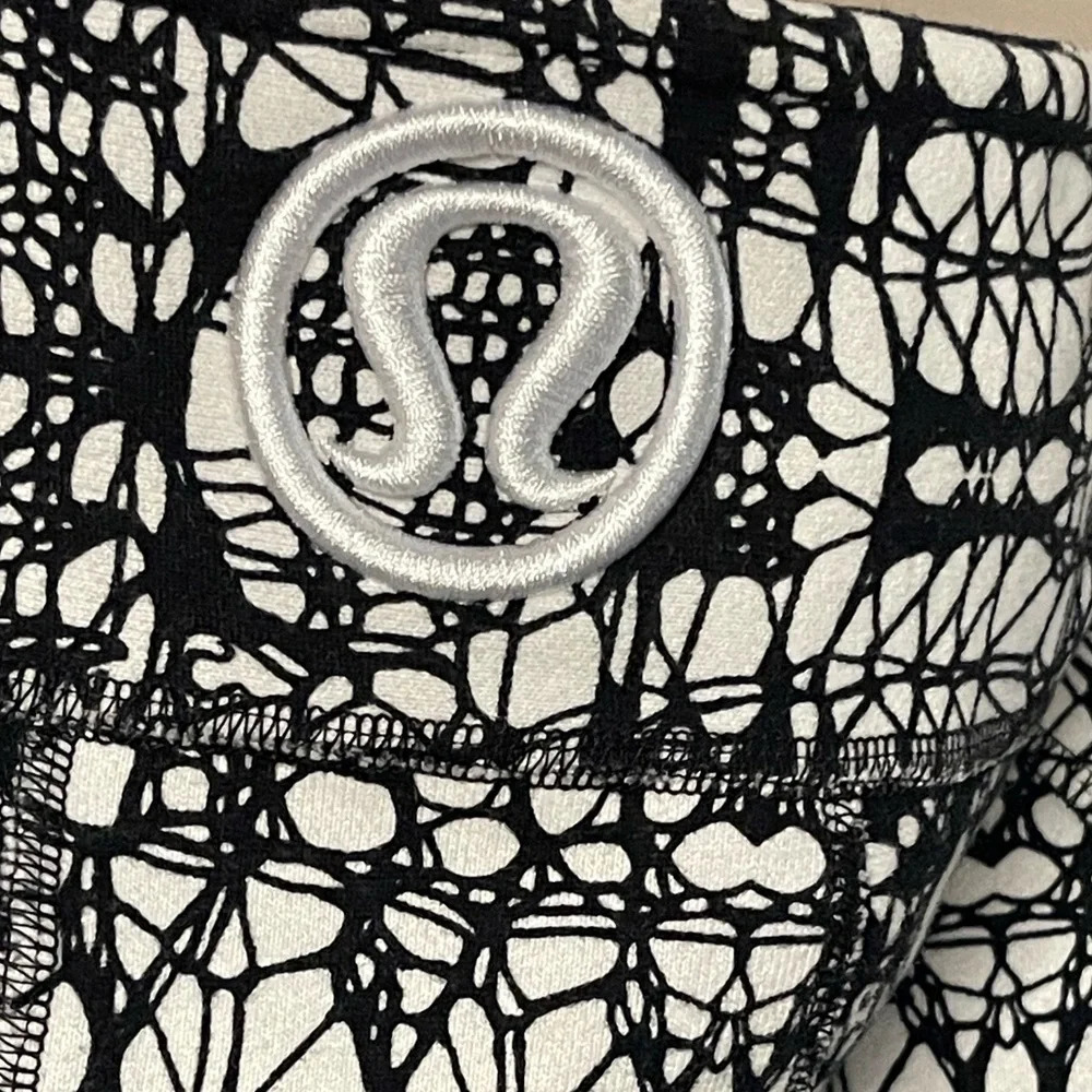 Lululemon Scuba Hoodie Full Zip White Black Glacier Lace Size 8 EUC limited edt - Picture 10 of 10